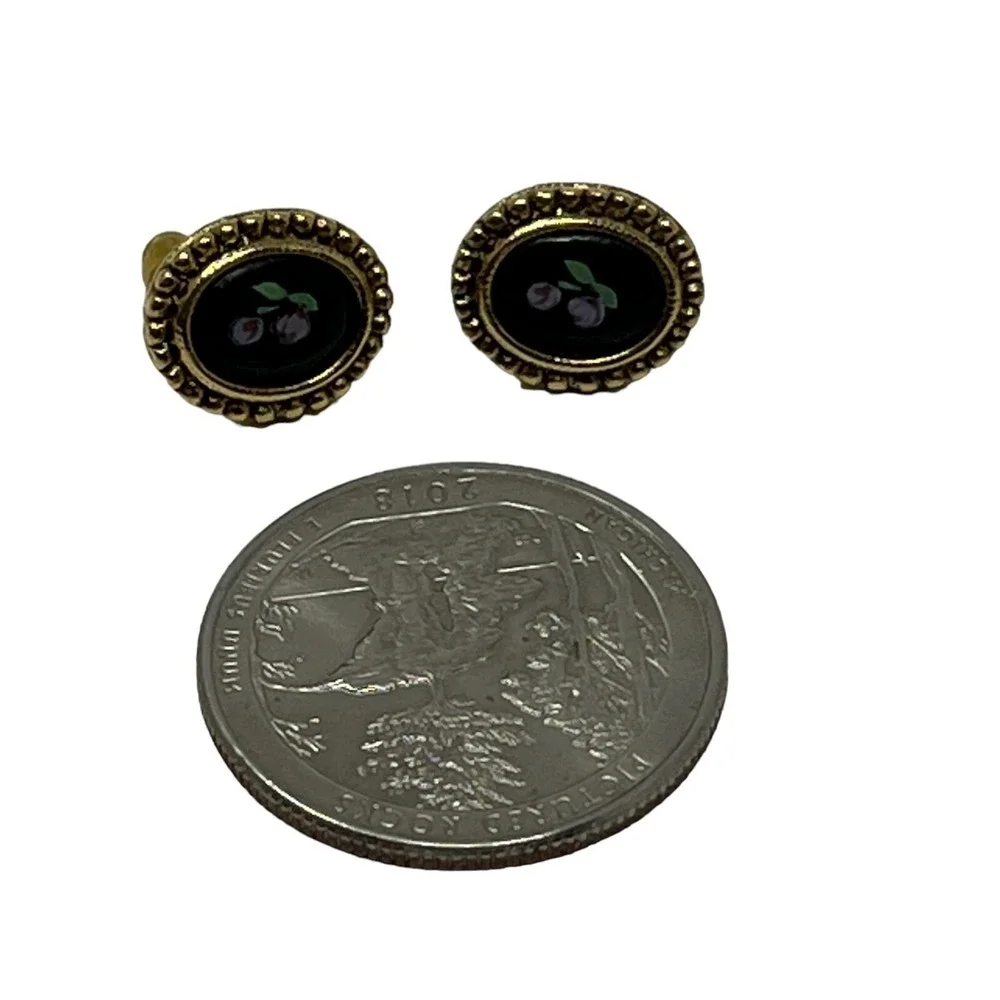 Vintage Pierced Earrings‎ Gold Tone Studs with Black Glass Flower Inserts